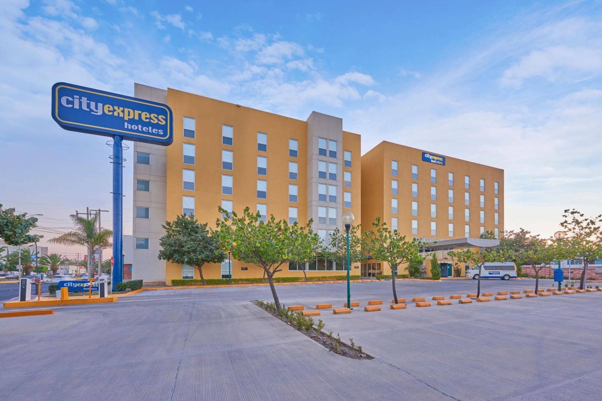 City Express By Marriott Irapuato Norte Exterior foto
